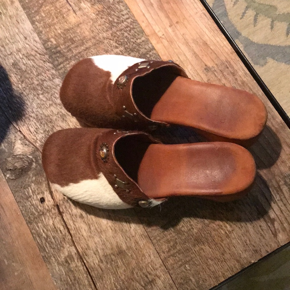Goat hair clogs